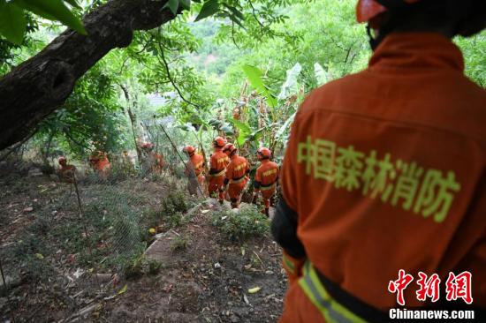 漾濞震區(qū) 帳篷里的新家，風(fēng)雨中的溫暖港灣